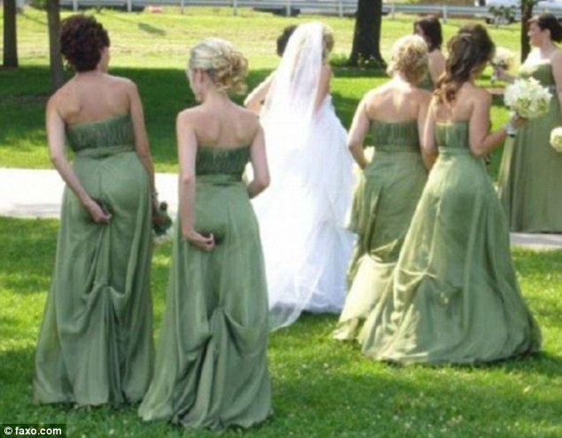 Фотография: Нарочно не придумаешь: худшие свадебные фото, которые точно не покажут гостям №4 - BigPicture.ru