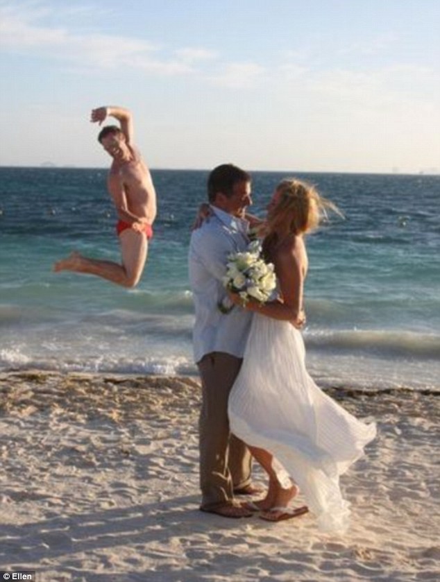Фотография: Нарочно не придумаешь: худшие свадебные фото, которые точно не покажут гостям №6 - BigPicture.ru