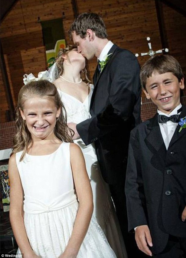 Фотография: Нарочно не придумаешь: худшие свадебные фото, которые точно не покажут гостям №3 - BigPicture.ru