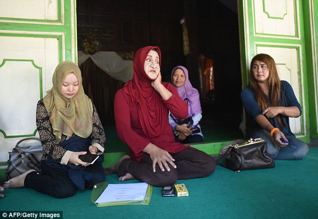 Фотография: В Индонезии заставили закрыться мусульманскую школу-интернат для трансгендеров №4 - BigPicture.ru