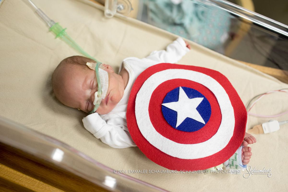 Фотография: Детская больница нарядила недоношенных новорожденных в супергероев и устроила фотосессию №5 - BigPicture.ru