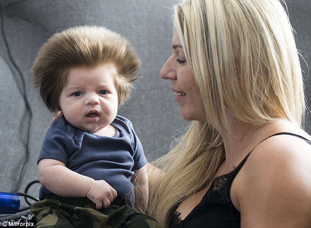 Фотография: Этот 2-месячный малыш уже может похвастаться невероятной шевелюрой №1 - BigPicture.ru
