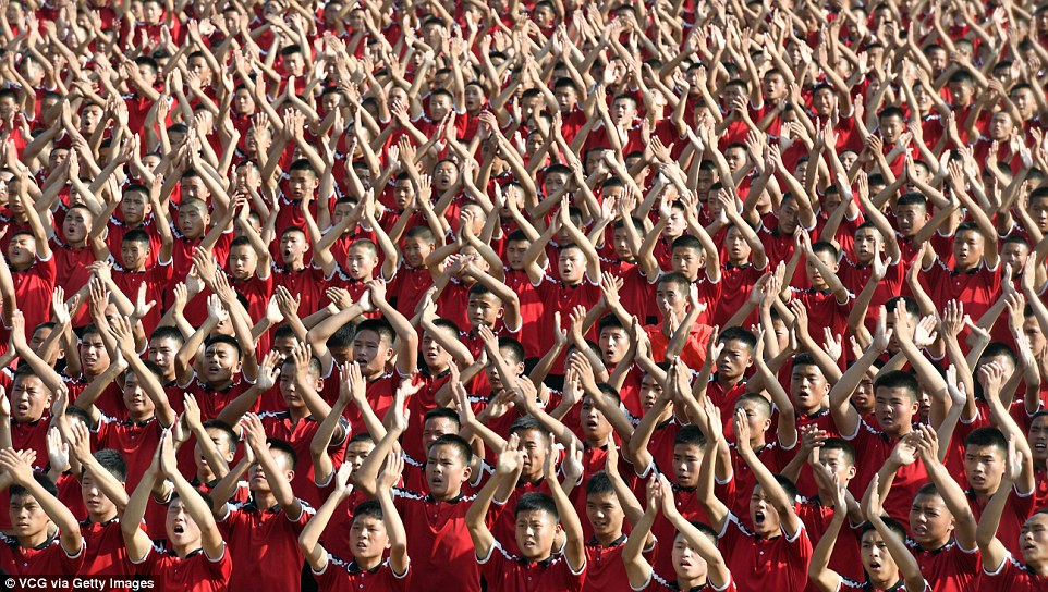 Фотография: Кунг-фу хором: 30 тысяч учеников со всего мира показали класс в Шаолиньском монастыре №7 - BigPicture.ru