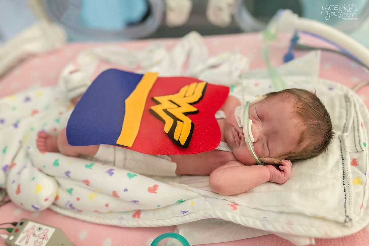Фотография: Детская больница нарядила недоношенных новорожденных в супергероев и устроила фотосессию №8 - BigPicture.ru