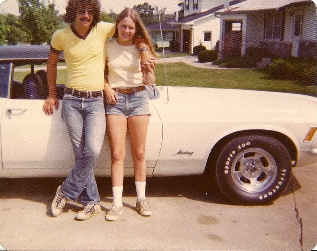 Фотография: Голубые джинсовые шорты — любимый тренд американских девушек 70-х годов №8 - BigPicture.ru