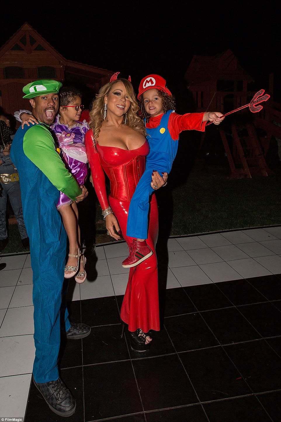 Фотография: Самые дерзкие костюмы знаменитостей на вечеринках в честь Хеллоуина №9 - BigPicture.ru