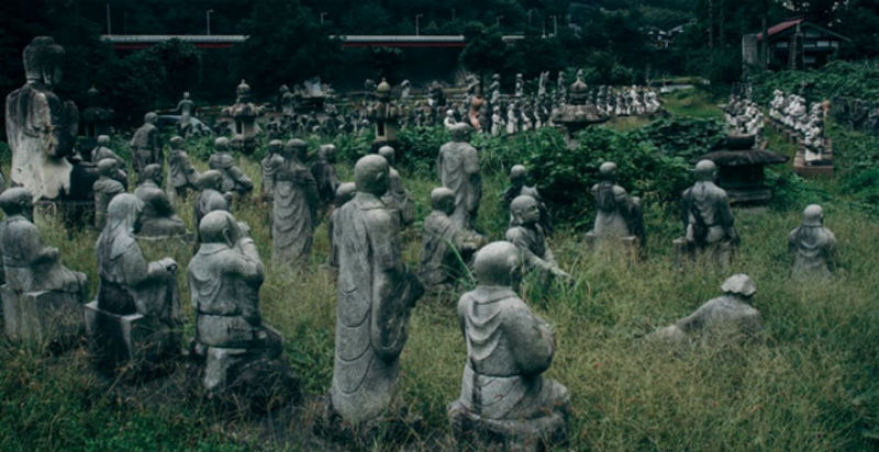 Фотография: Жутковатая японская деревня, где живут одни статуи №1 - BigPicture.ru