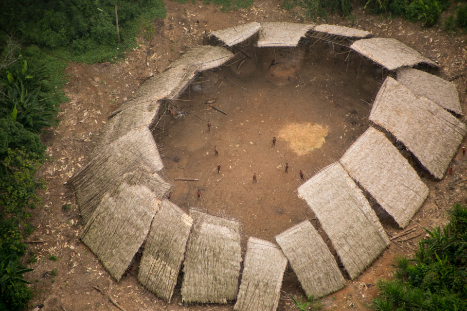 Фотография: Невероятные кадры амазонского племени, которое никогда не контактировало с цивилизацией №1 - BigPicture.ru