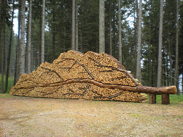 Раскладывать красиво дрова - тоже искусство