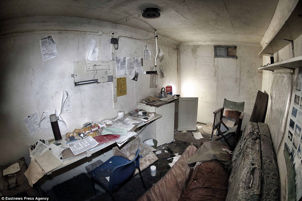 Фотография: В Англии найден заброшенный бункер со всеми припасами для спасения от ядерной войны №19 - BigPicture.ru