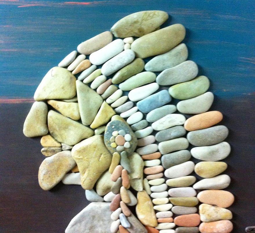 Фотография: Художник составляет удивительно реалистичные картины из камней, найденных на пляже №20 - BigPicture.ru