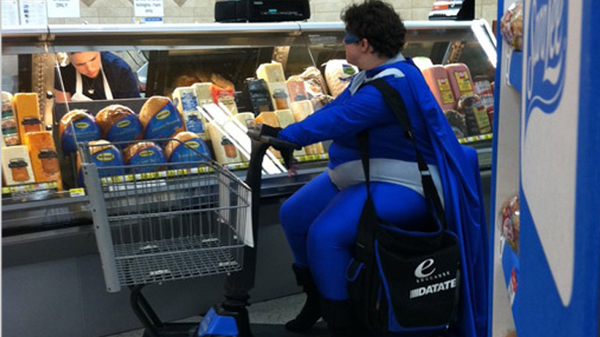 Фотография: Эти люди просто пришли за покупками в американский супермаркет Walmart №19 - BigPicture.ru