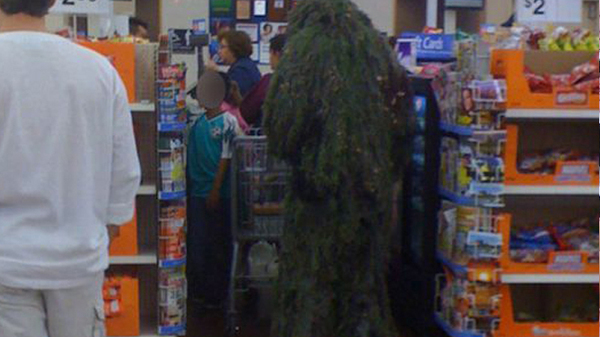 Фотография: Эти люди просто пришли за покупками в американский супермаркет Walmart №20 - BigPicture.ru