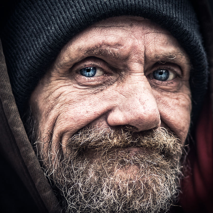 У них тоже есть душа, фотограф снимает портреты бездомных людей