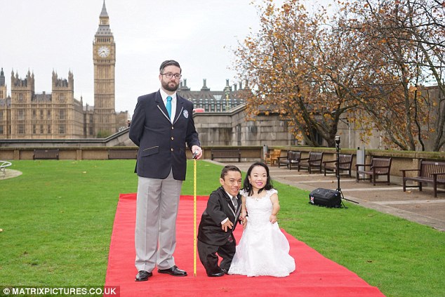 Фотография: Большой день для маленьких людей: самая низкорослая пара в мире наконец поженилась №3 - BigPicture.ru