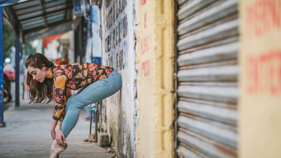Фотография: Чувственные портреты танцоров на оживленных улицах старинного Мехико №3 - BigPicture.ru