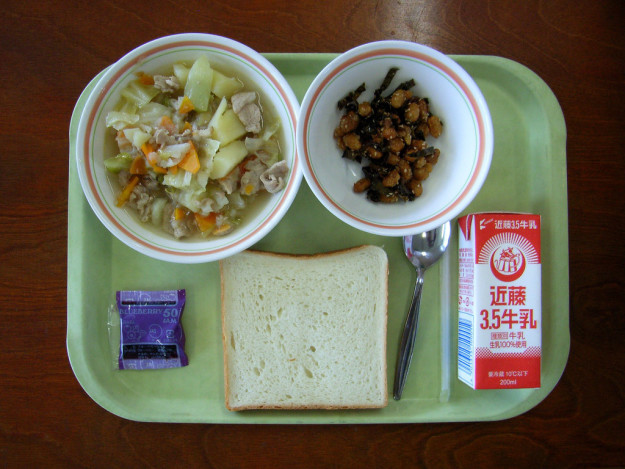 Фотография: Как выглядят школьные обеды в разных странах мира №10 - BigPicture.ru