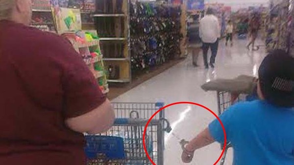 Фотография: Эти люди просто пришли за покупками в американский супермаркет Walmart №4 - BigPicture.ru