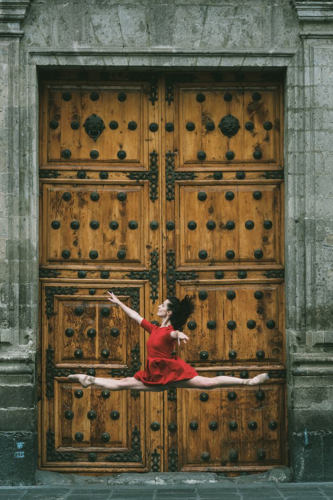Фотография: Чувственные портреты танцоров на оживленных улицах старинного Мехико №5 - BigPicture.ru