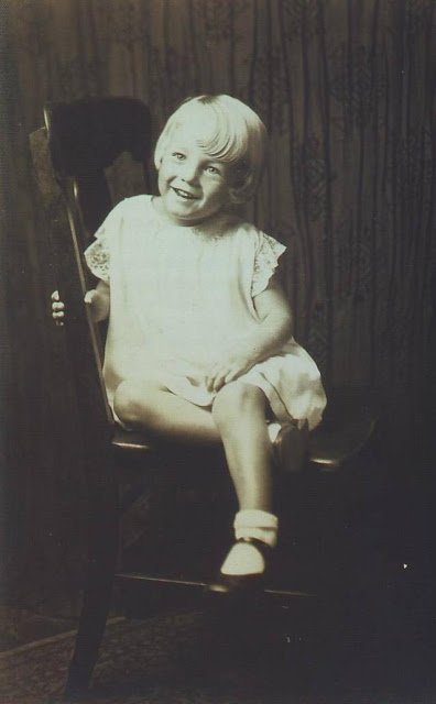 Фотография: 24 редких снимка маленькой Нормы Джин еще до того, как она стала Мэрилин Монро №5 - BigPicture.ru
