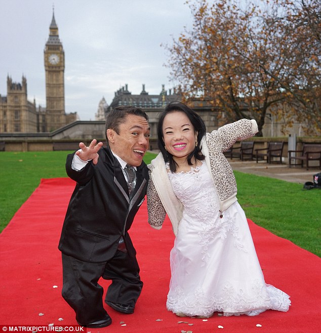 Фотография: Большой день для маленьких людей: самая низкорослая пара в мире наконец поженилась №6 - BigPicture.ru