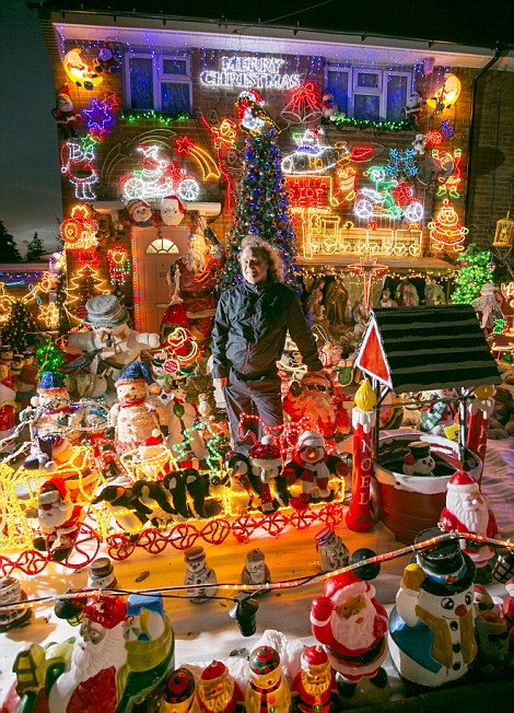 Фотография: Все лучшее сразу: фанаты Рождества украсили дом всем, чем только можно №7 - BigPicture.ru