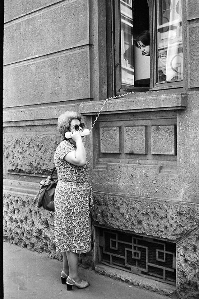 Фотография: Как люди ждали мобильных телефонов: 18 фотографий из прошлого №8 - BigPicture.ru