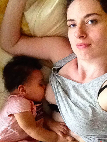 Фотография: Фотограф очень откровенно рассказала о материнстве и кормлении грудью №9 - BigPicture.ru