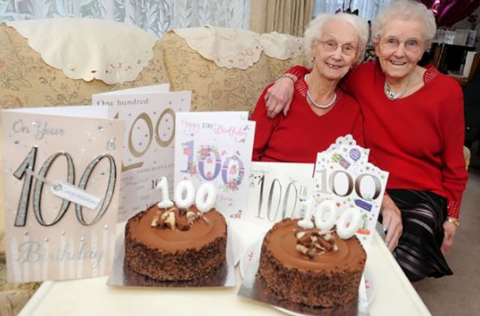 Фотография: Двойняшки, отпраздновавшие 100-летний юбилей, делятся секретом долголетия №9 - BigPicture.ru