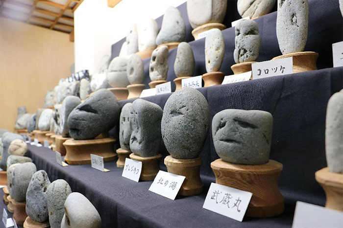 Японский музей Тинсекикан коллекционирует камни, похожие на лица
