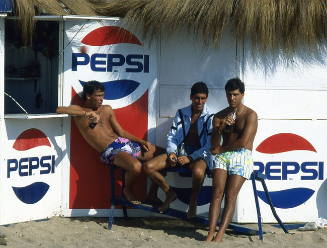 Фотография: Цветные фотографии пляжной жизни Чили в 1980-е годы №9 - BigPicture.ru