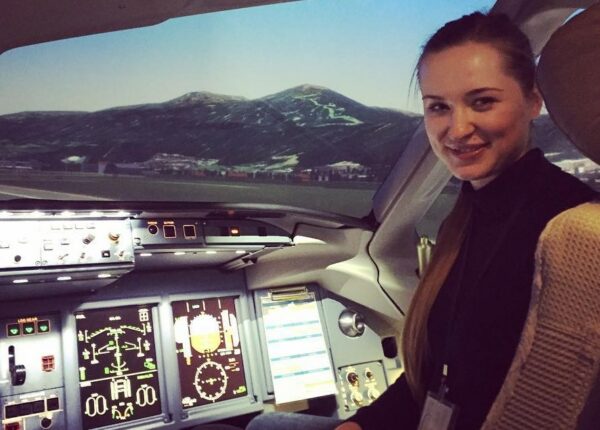 Instagram 23-летней пилотессы «Аэрофлота», которая летает на Sukhoi Superjet