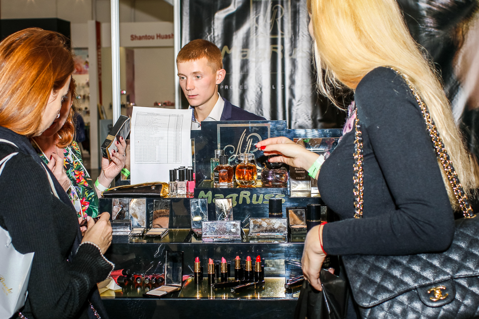 Фотография: Что делать на профессиональной выставке косметики, если вы не работаете в салоне красоты №4 - BigPicture.ru