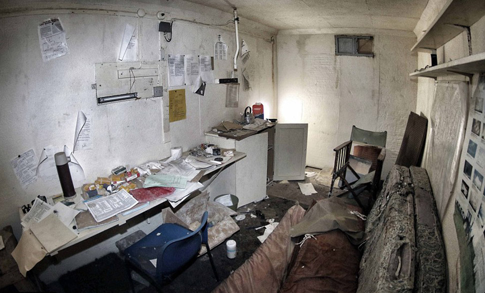 Фотография: В Англии найден заброшенный бункер со всеми припасами для спасения от ядерной войны №1 - BigPicture.ru
