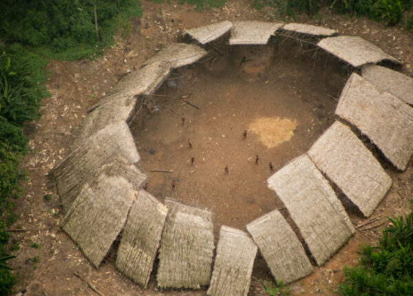 Невероятные кадры амазонского племени, которое никогда не контактировало с цивилизацией