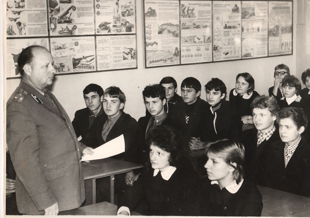 Фотография: В советских школах начальную военную подготовку проходили даже девушки №9 - BigPicture.ru