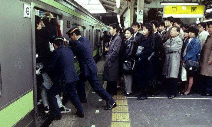 Фотография: Обычные кадры из жизни в Японии, от которых у европейца полезут глаза на лоб №11 - BigPicture.ru