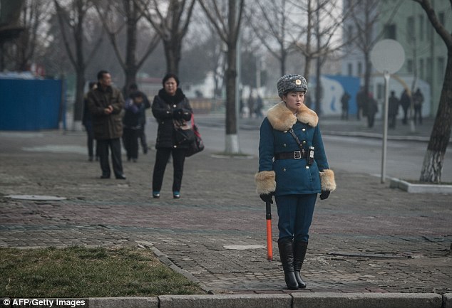 Фотография: В северокорейскую дорожную полицию выбирают только красивых девушек №11 - BigPicture.ru