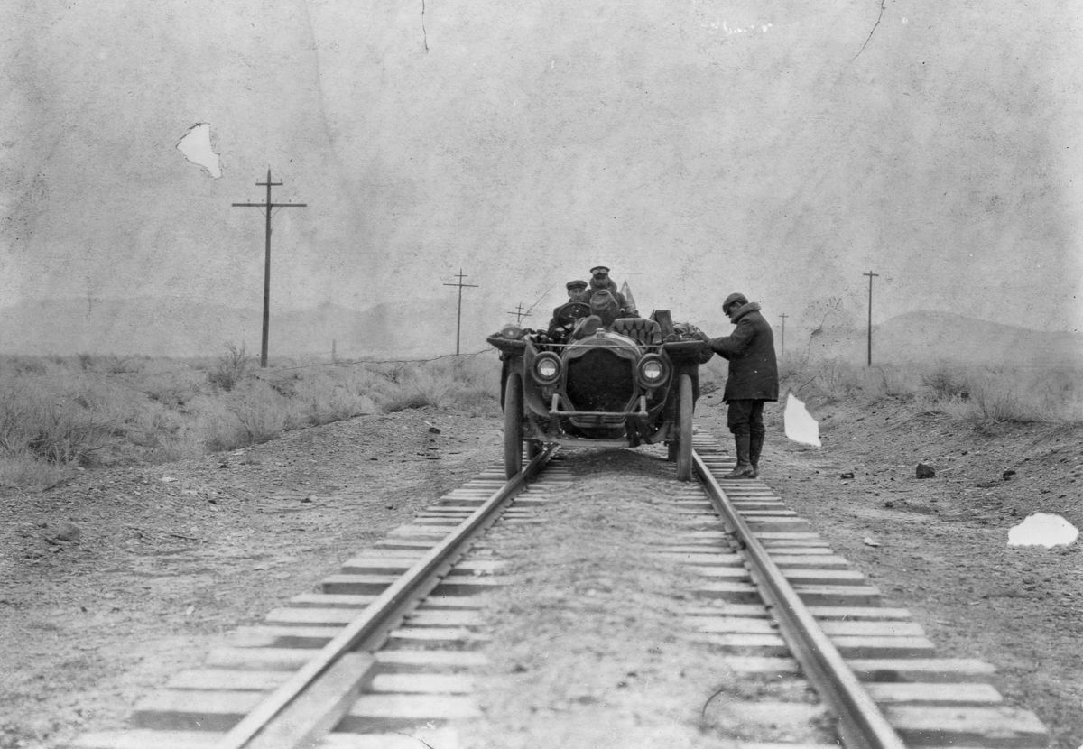 Фотография: Величайшая автогонка в истории: 20 тысяч километров на телегах с мотором №13 - BigPicture.ru