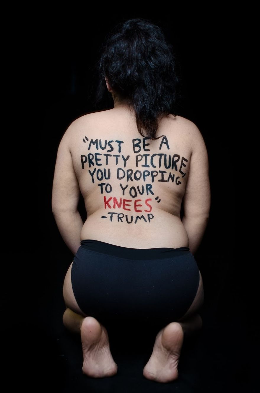 Фотография: Трампни меня: 18-летняя студентка нанесла оскорбительные цитаты Трампа на тело для смелого фотопроекта №2 - BigPicture.ru