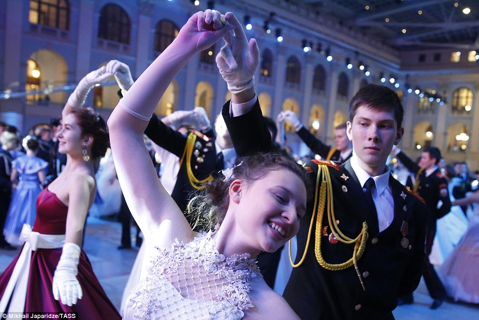 Фотография: Выправка и изящество — фото с Кремлевского кадетского бала №15 - BigPicture.ru