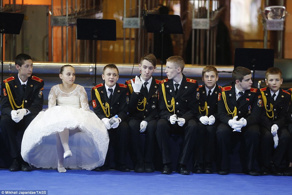 Фотография: Выправка и изящество — фото с Кремлевского кадетского бала №17 - BigPicture.ru