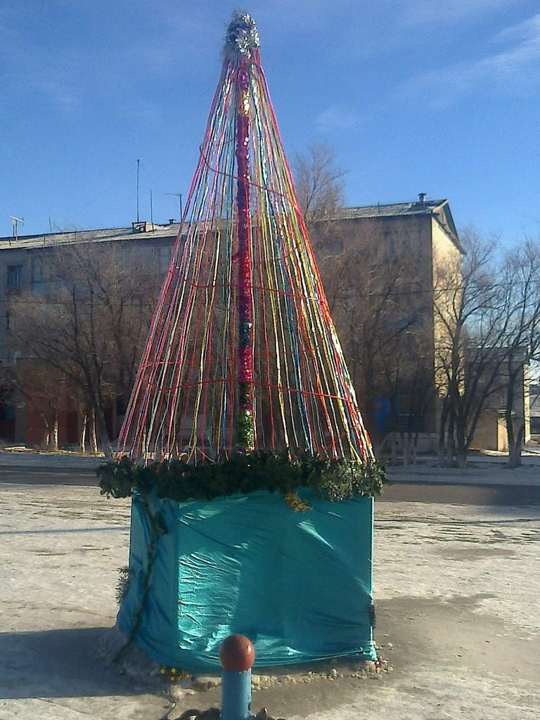 Фотография: 13 самых уродливых новогодних елок №10 - BigPicture.ru