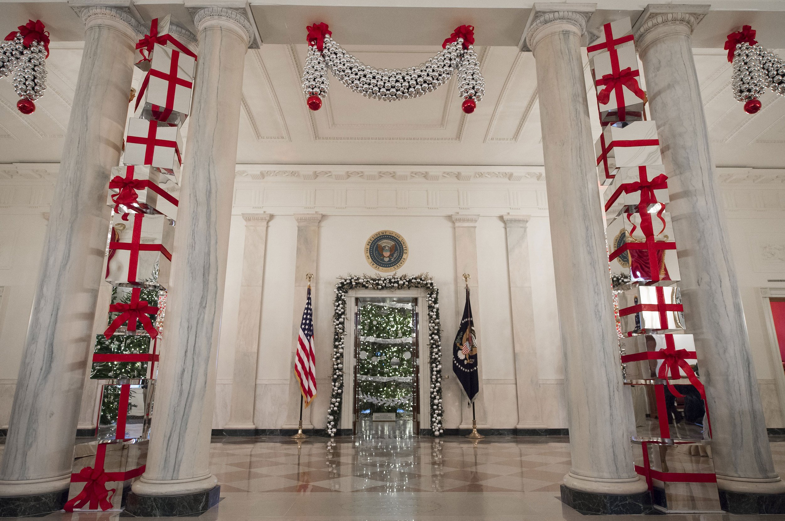 Фотография: Мишель Обама в последний раз украсила Белый дом к Рождеству №17 - BigPicture.ru