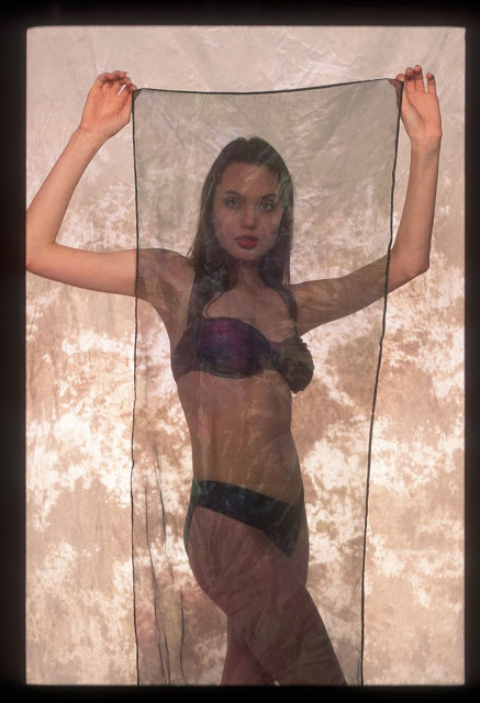 Фотография: Редкие кадры из фотосессии 16-летней Анджелины Джоли в нижнем белье №22 - BigPicture.ru