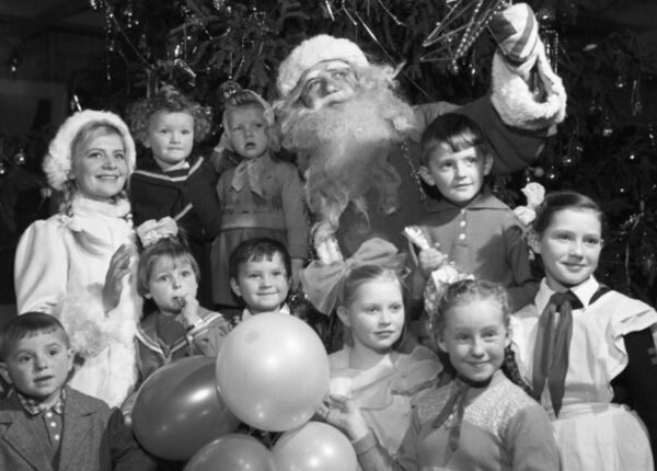 26 фото с советским Дедом Морозом из 80‑х годов