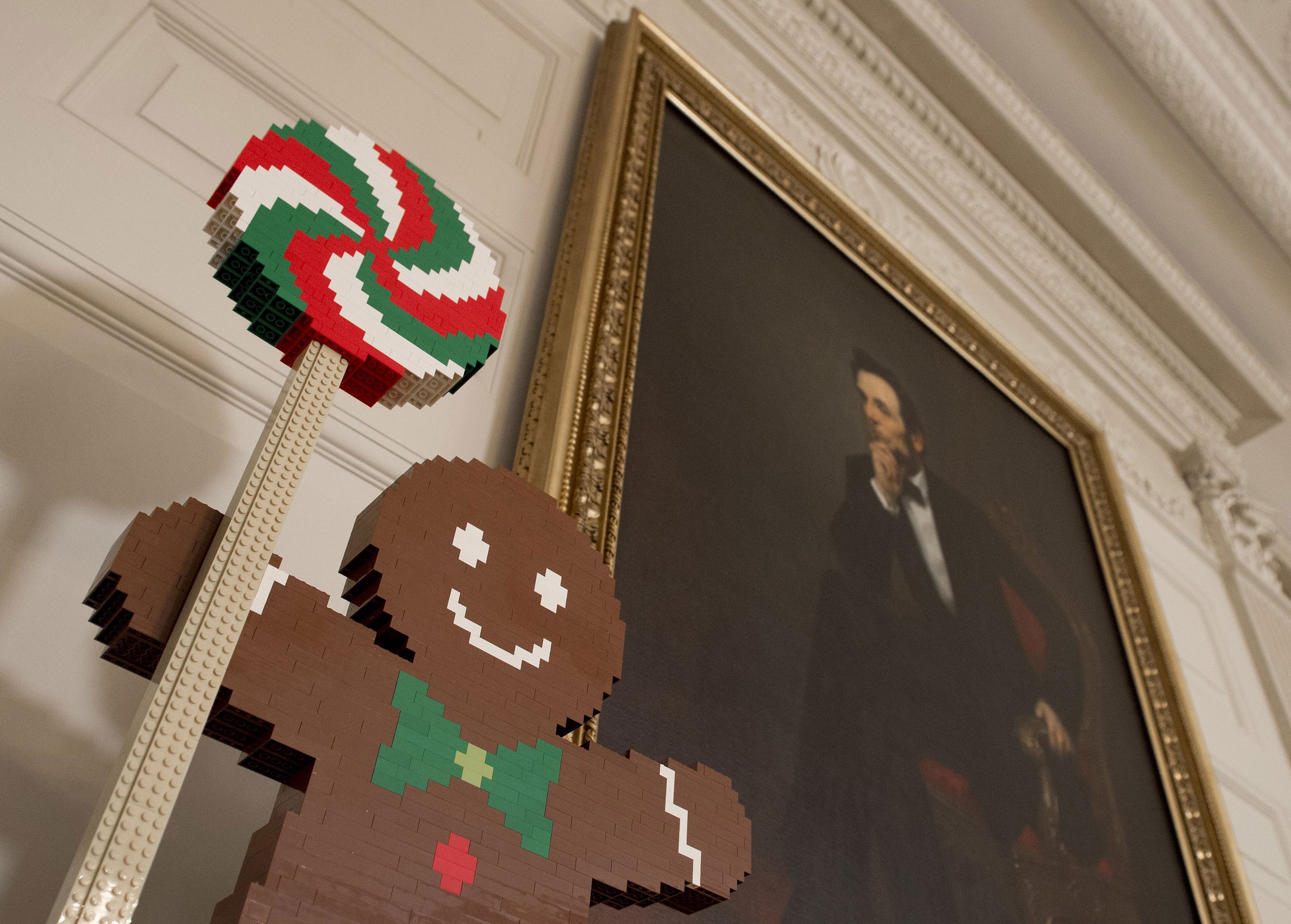 Фотография: Мишель Обама в последний раз украсила Белый дом к Рождеству №5 - BigPicture.ru