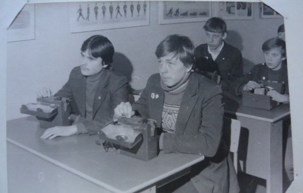 Фотография: В советских школах начальную военную подготовку проходили даже девушки №7 - BigPicture.ru