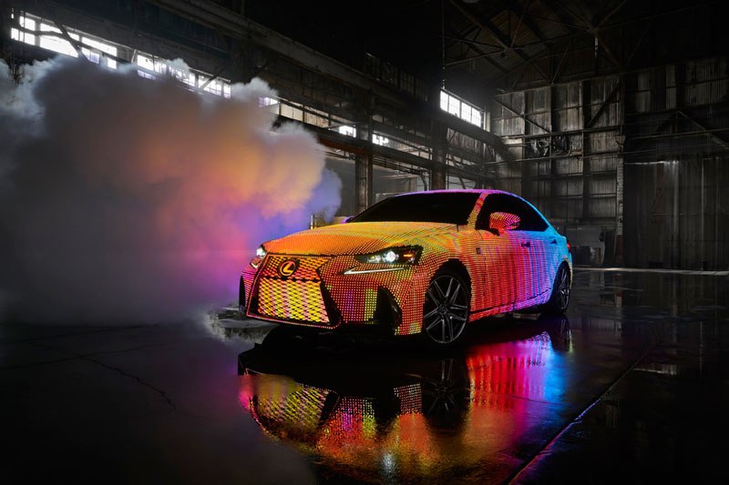 Фотография: Хамелеонмобиль. Новую модель Lexus покрыли светодиодами №6 - BigPicture.ru