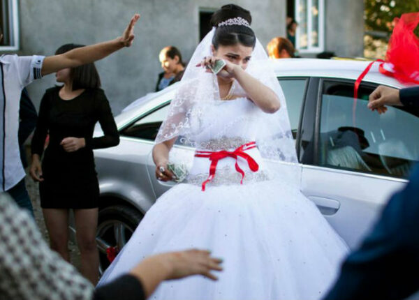 Девочки на выданье — как живут несовершеннолетние невесты в Грузии